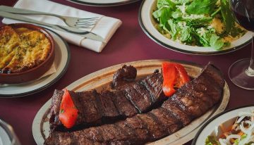 Ni chimichurri ni ajo: el truco de un experto para cocinar la entraña a la parrilla y que salga perfecta