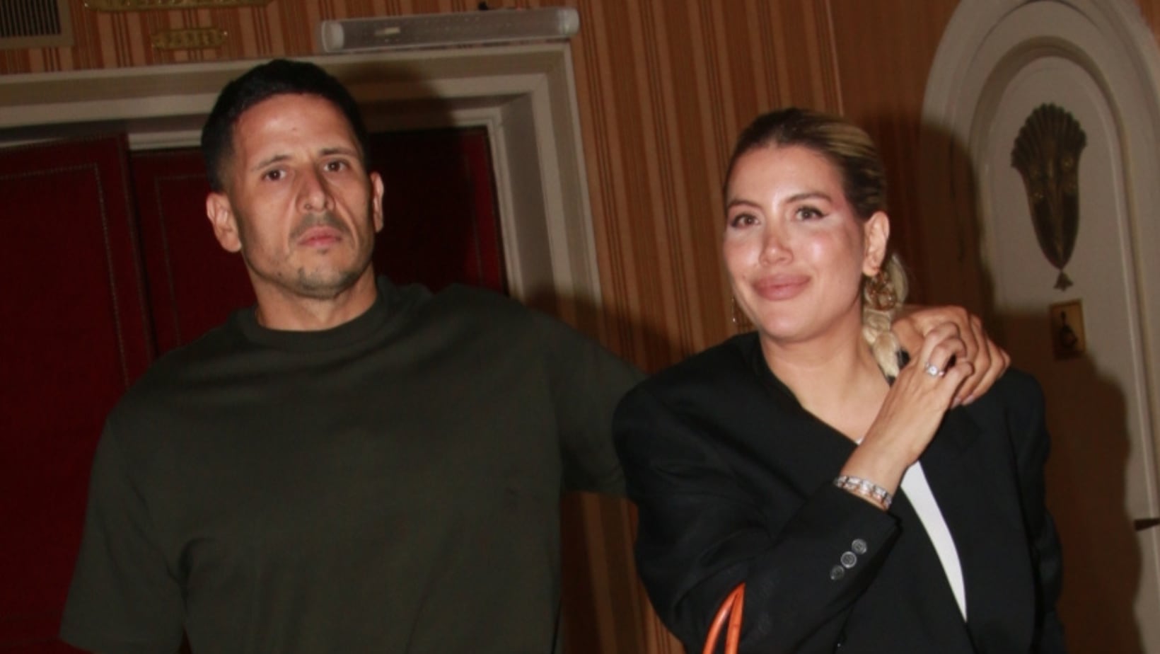 Wanda Nara fue al teatro con Martín Migueles: así son sin filtros ni retoques. (Foto: Movilpress)