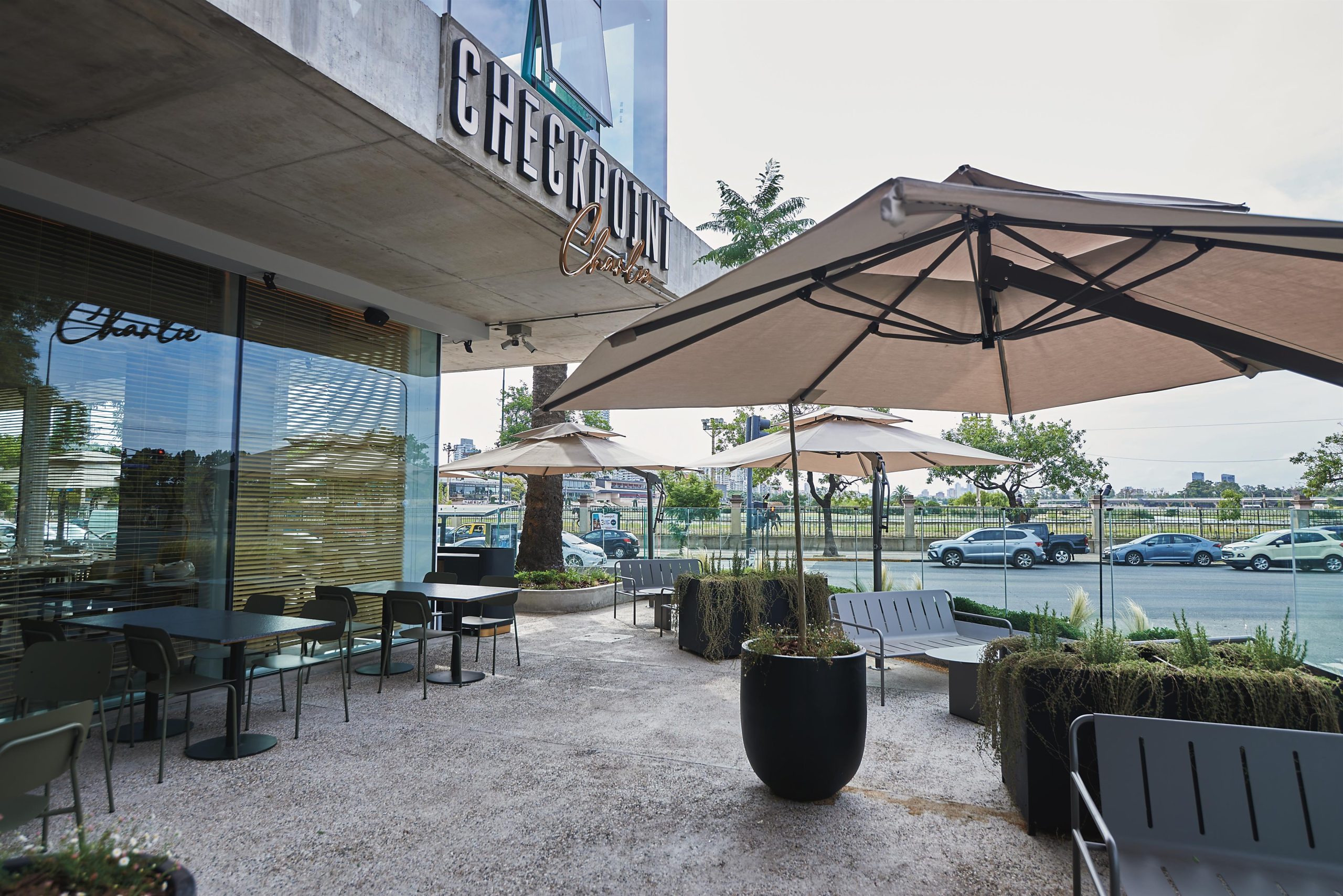 Una propuesta de cocina europea se combina con un ambiente distendido en Checkpoint Charlie