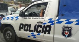 Una bombacha le cayó en la cara a un motociclista, lo hizo perder el control y casi ocurre una tragedia