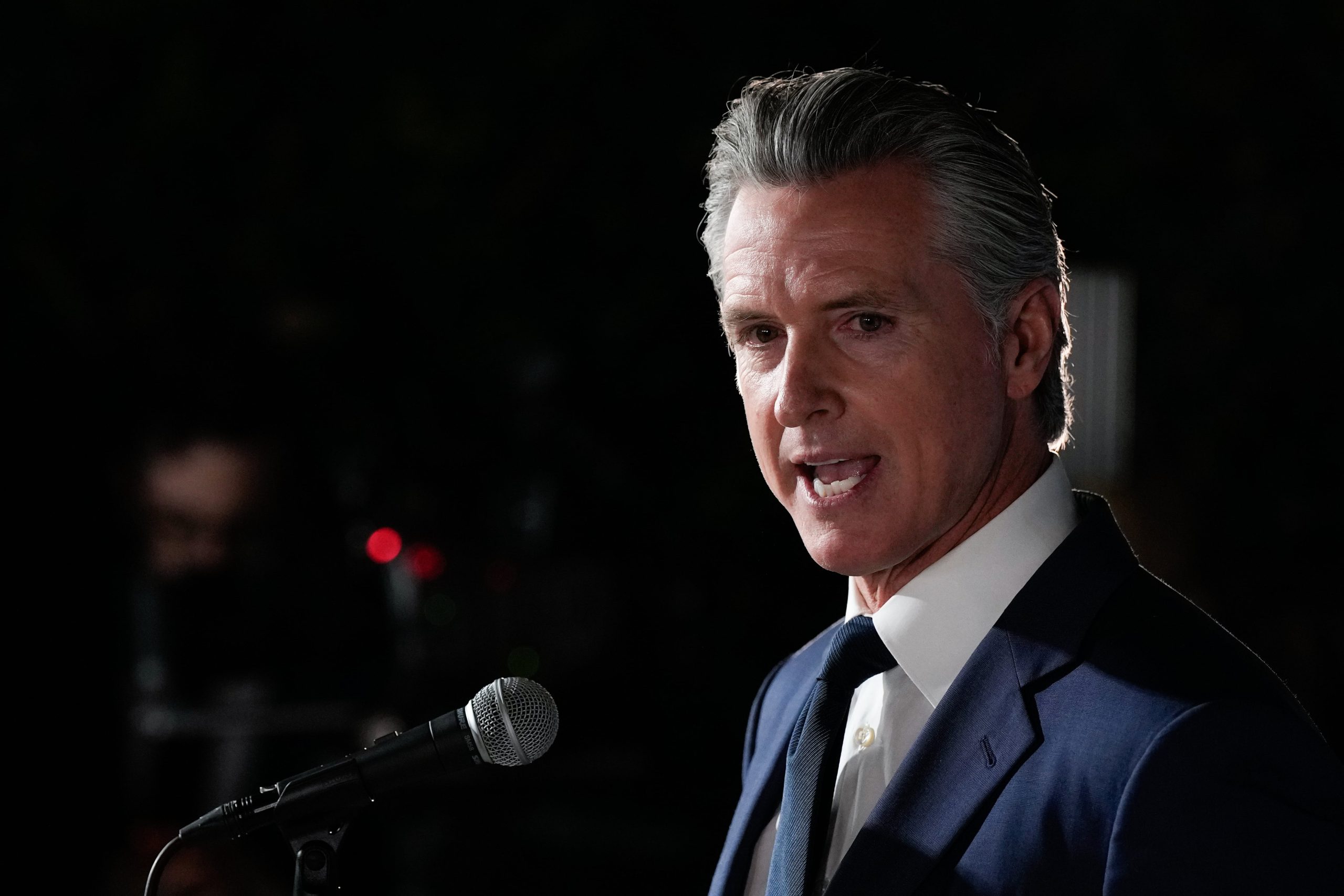 El gobernador de California Gavin Newsom, quedó incluso por debajo de figuras demócratas del Congreso de EE.UU. (AP foto/Godofredo A. Vásquez)