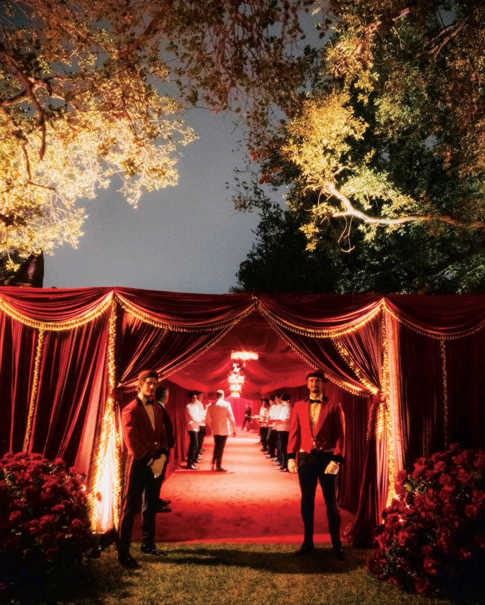 El color rojo fue el protagonista absoluto en la ambientación de la fiesta