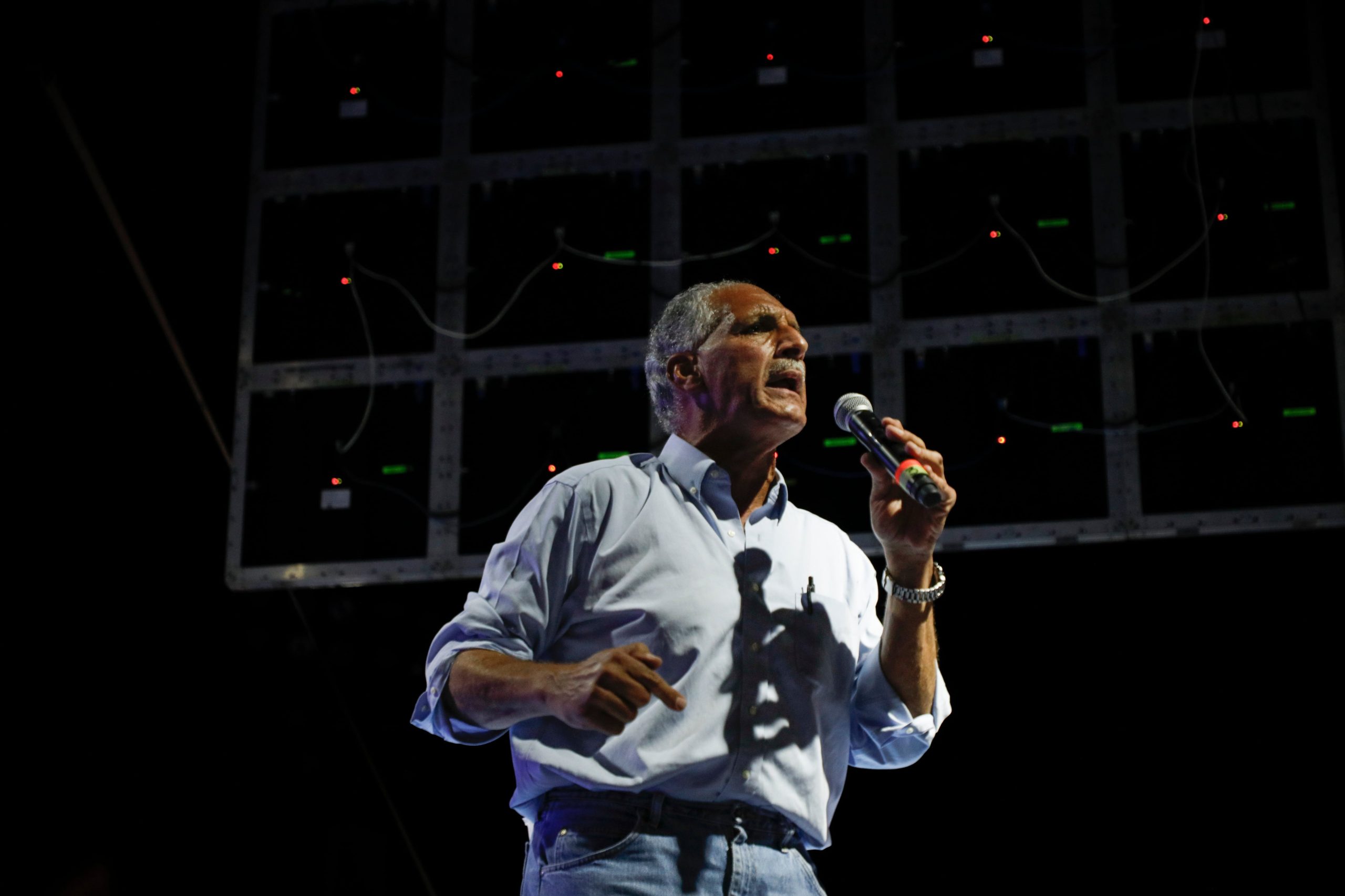 El candidato Nasry Asfura en el cierre de campaña en Tegucigalpa. (AP Photo/Elmer Martinez, File)