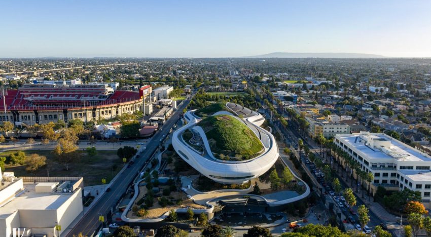 Así luce el museo de George Lucas con forma de nave espacial que abrirá en Los Ángeles