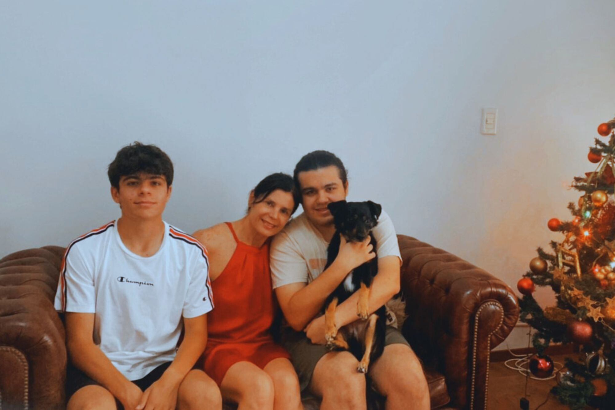 “Si estoy bien, mis hijos y quienes me rodean también lo están. Mi función es motivar a las mujeres a cuidar su salud y entender que esta etapa de la vida no es el final. Podemos estar activas, felices y sin dolores, sin importar la edad”, asegura  Vilma, ginecóloga y deportista.