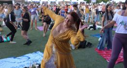 El método que propone Dafne Schilling: la nueva tendencia que combina baile, yoga, respiración y juego