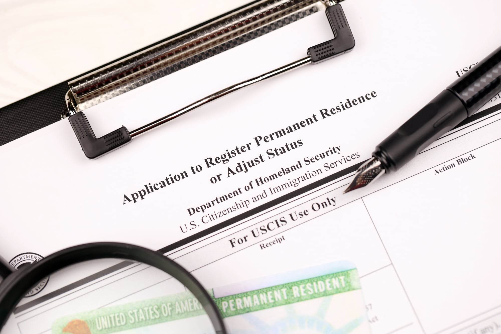 El Uscis se encarga de procesar las solicitudes de green card y otros beneficios migratorioas