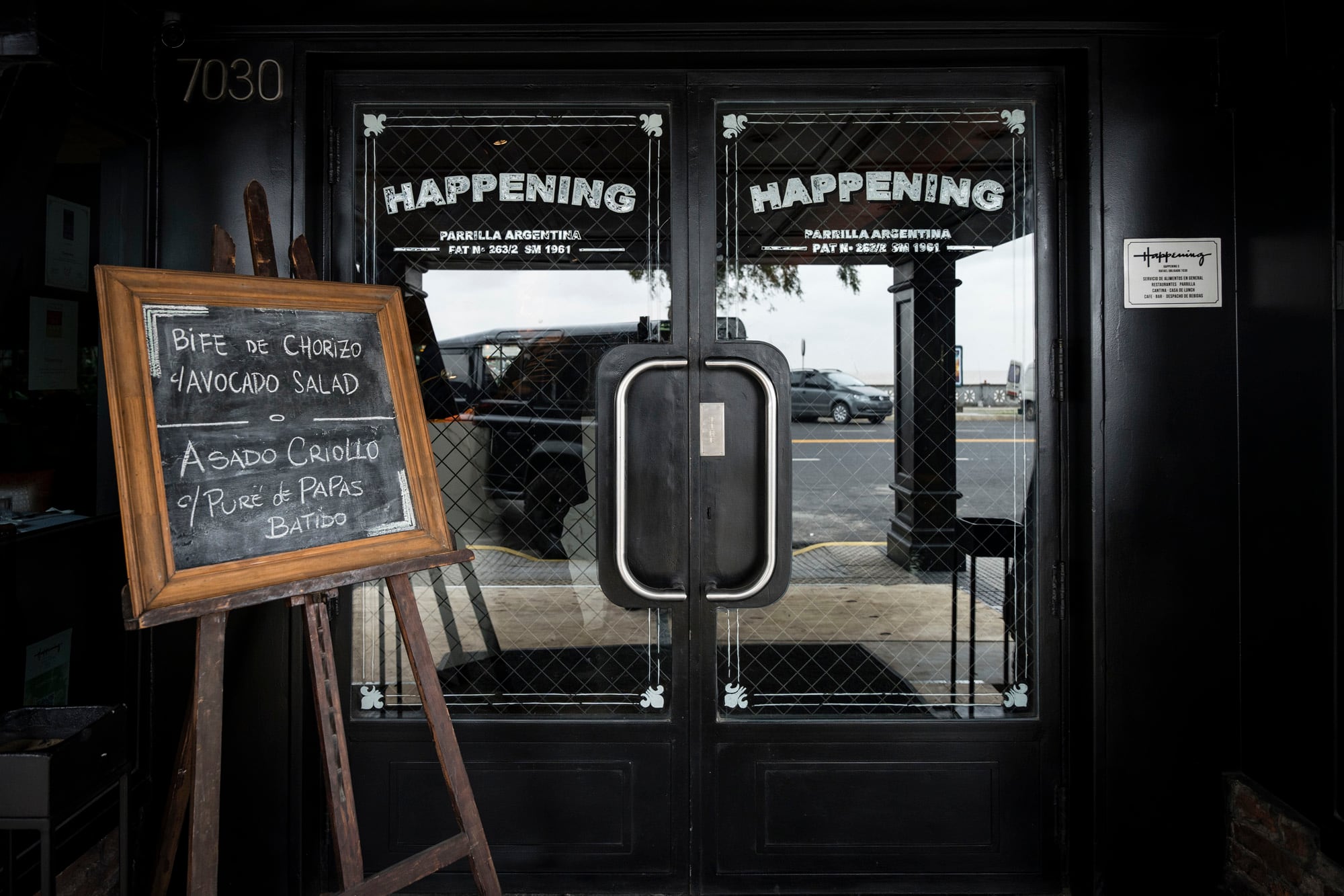 Osvaldo Brucco era arriesgado, cuentan los que trabajaban codo a codo con él: se animaba a eliminar platos de la carta que funcionaban