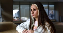 “Me obligó a pasarle fotos desnuda”