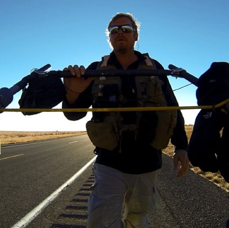 En su caminata, vivió momentos históricos como el cambio de milenio o la pandemia del covid (Foto: @busby3000)