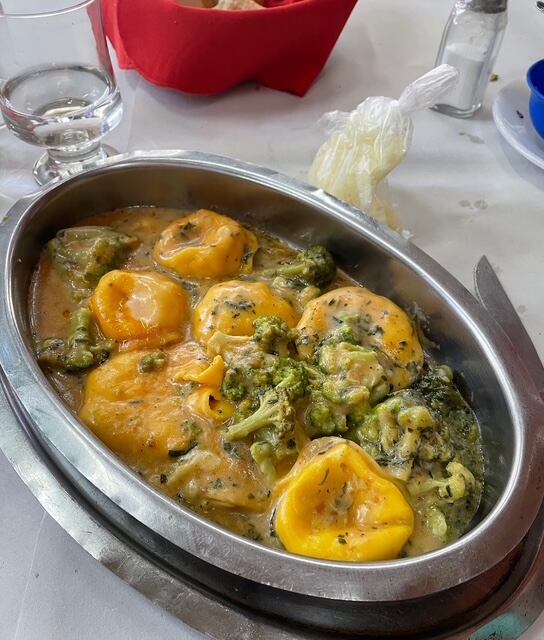 Los sorrentinos caseros, una de las especialidades de Chichilo que pueden acompañarse con 22 tipos de salsa