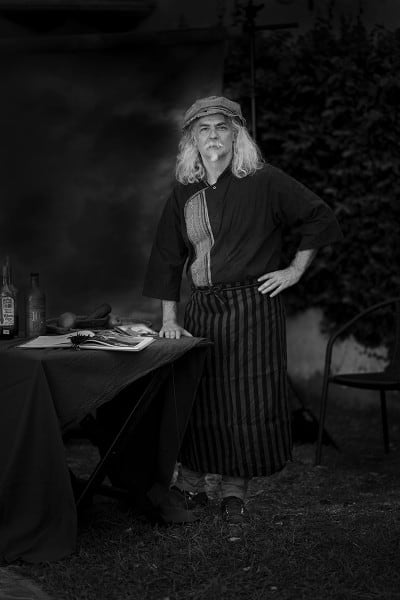 Azema se define como corsario gastronómico, como en esta fotografía de del sitio de gastronomía Lucculus