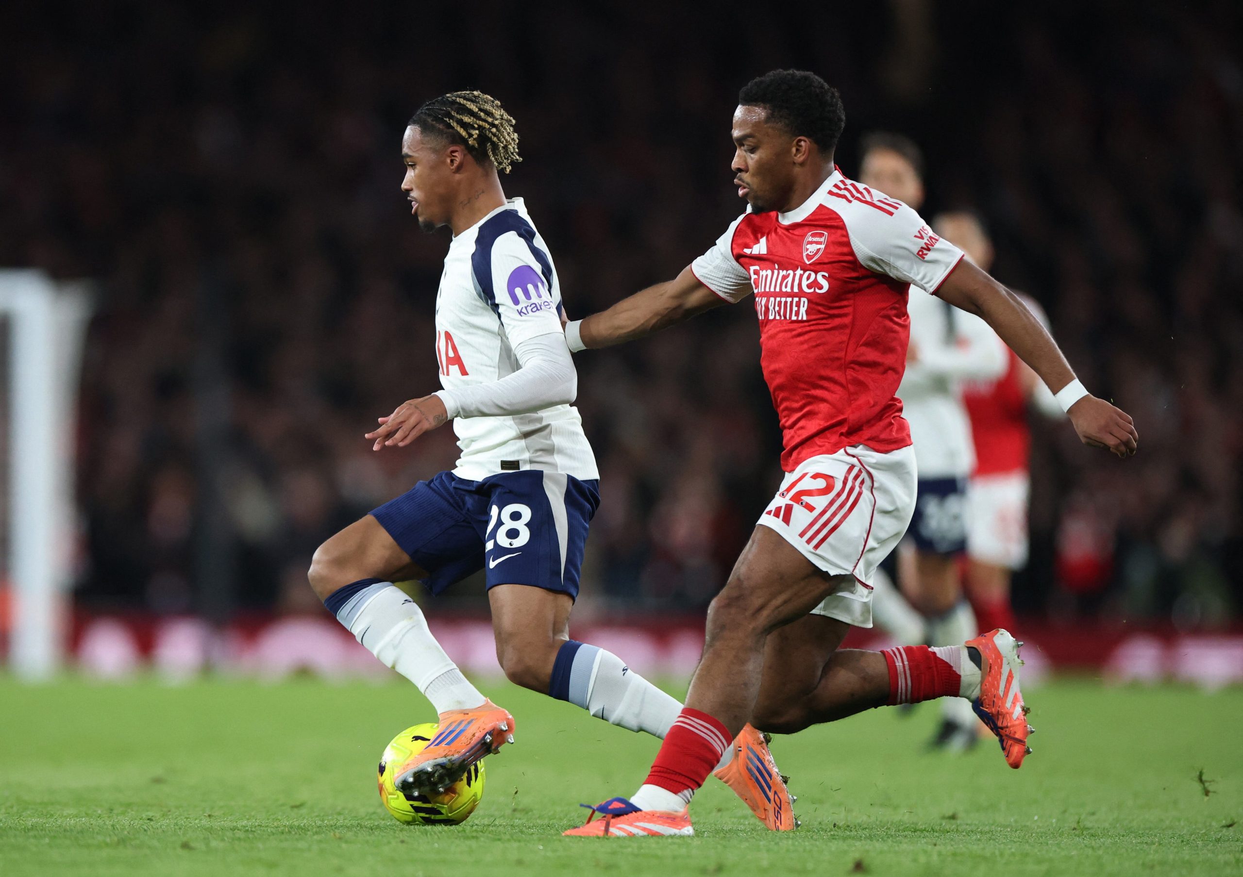 Arsenal vs Tottenham por la fecha 12 de la Premier League del 2025.