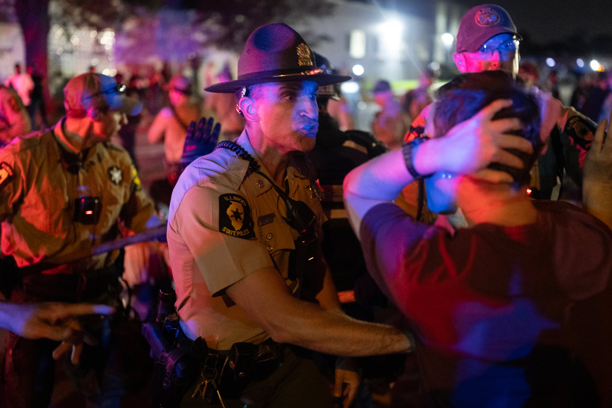 El consent decree Castañon Nava, firmado en 2022 tras una demanda colectiva, establece reglas específicas para arrestos sin orden judicial y obliga al gobierno a documentar cada detención en Illinois