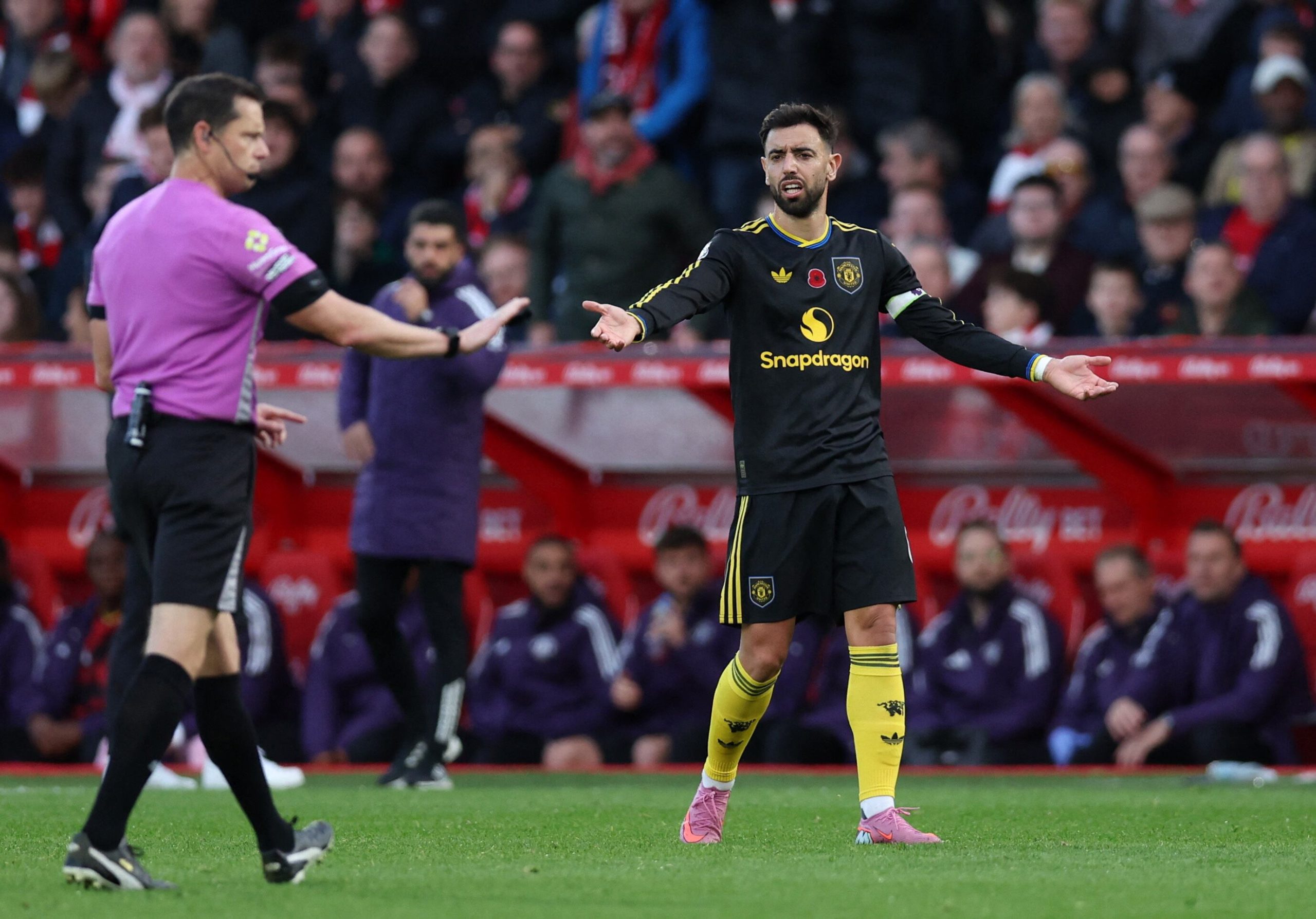 Nottingham vs Man. United por la fecha 10 de la Premier League del 2025.