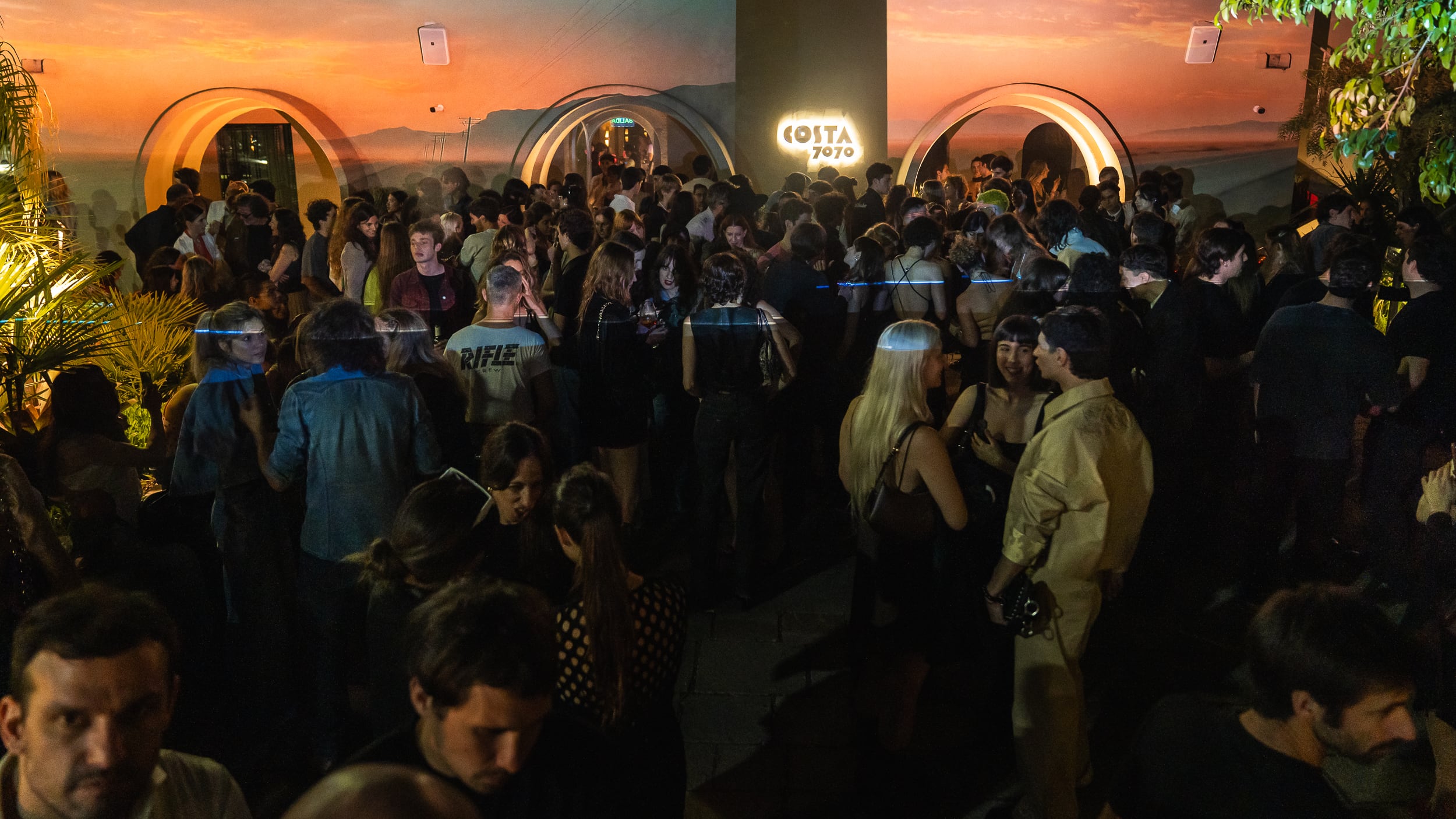 La cocina de Costa 7070 toma inspiración de la proximidad del río y se advierte que no solo es obra de manos talentosas, también está bien pensada, propone platos que satisfacen sin dejar una sensación de pesadez que entorpezca el baile