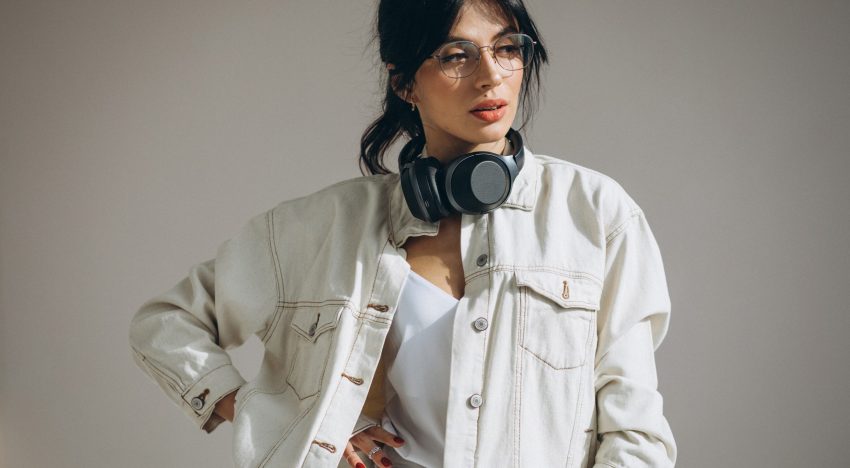 Decile chau al oversized: la nueva tendencia que es más cómoda y práctica para el verano 2026