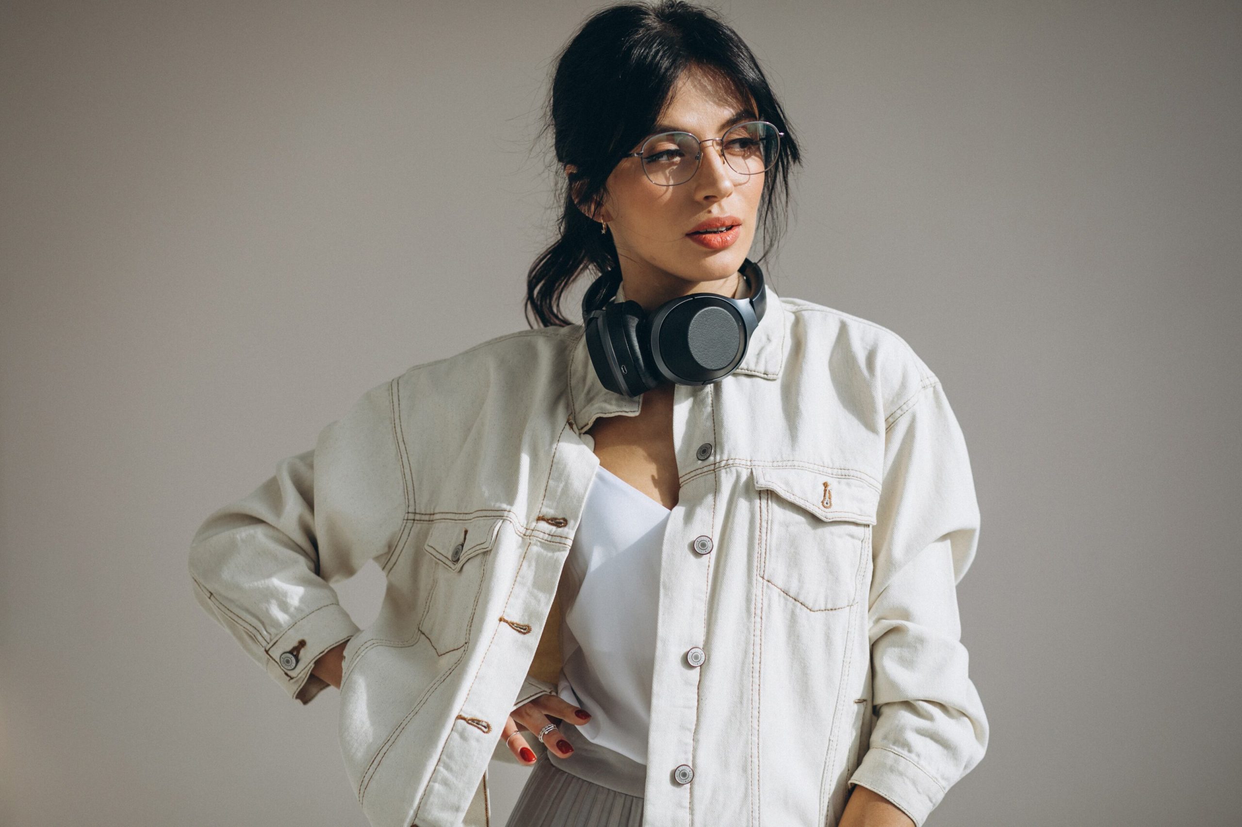 Del “todo suelto” al equilibrio entre forma y comodidad. (Foto: Freepik).