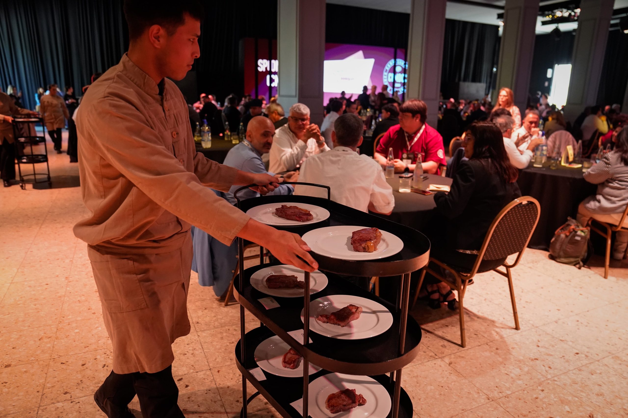 A todos se les pidió calificar de 0 a 100 tres criterios esenciales: terneza, jugosidad y sabor