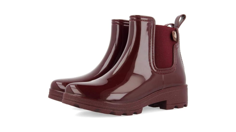 Botas de agua en color burdeos.