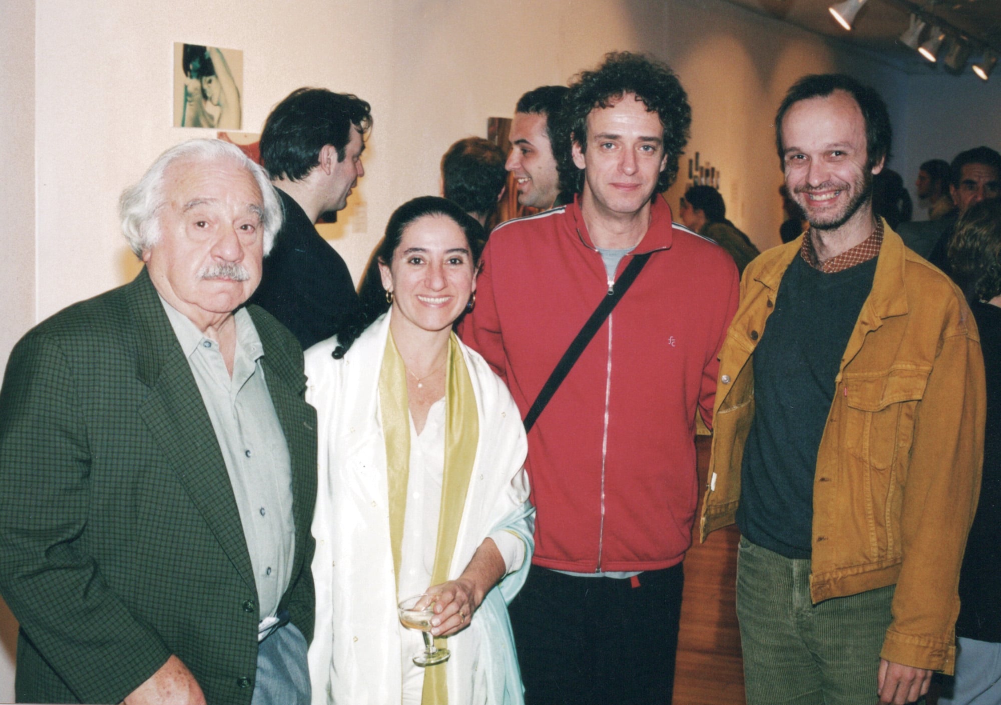 El escultor Enio Iommi, Orly, Gustavo Cerati y el artista plástico Pablo Siquier en 2002