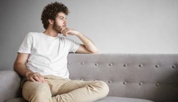 Cerrar la puerta también es salud mental: el valor de no recibir visitas como acto de autocuidado