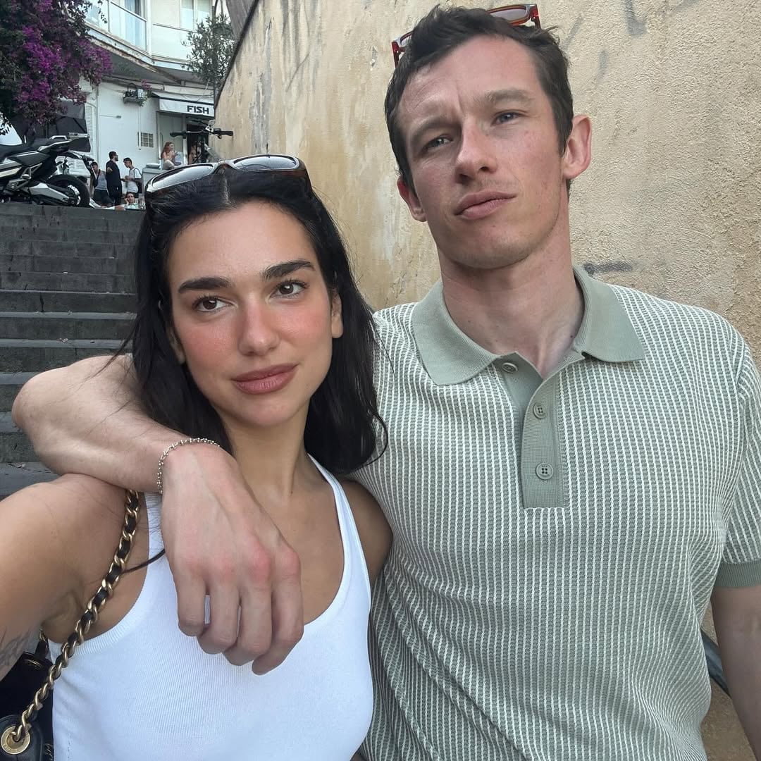 Dua Lipa esta en pareja con Callum Turner (Foto: Instagram @dualipa)