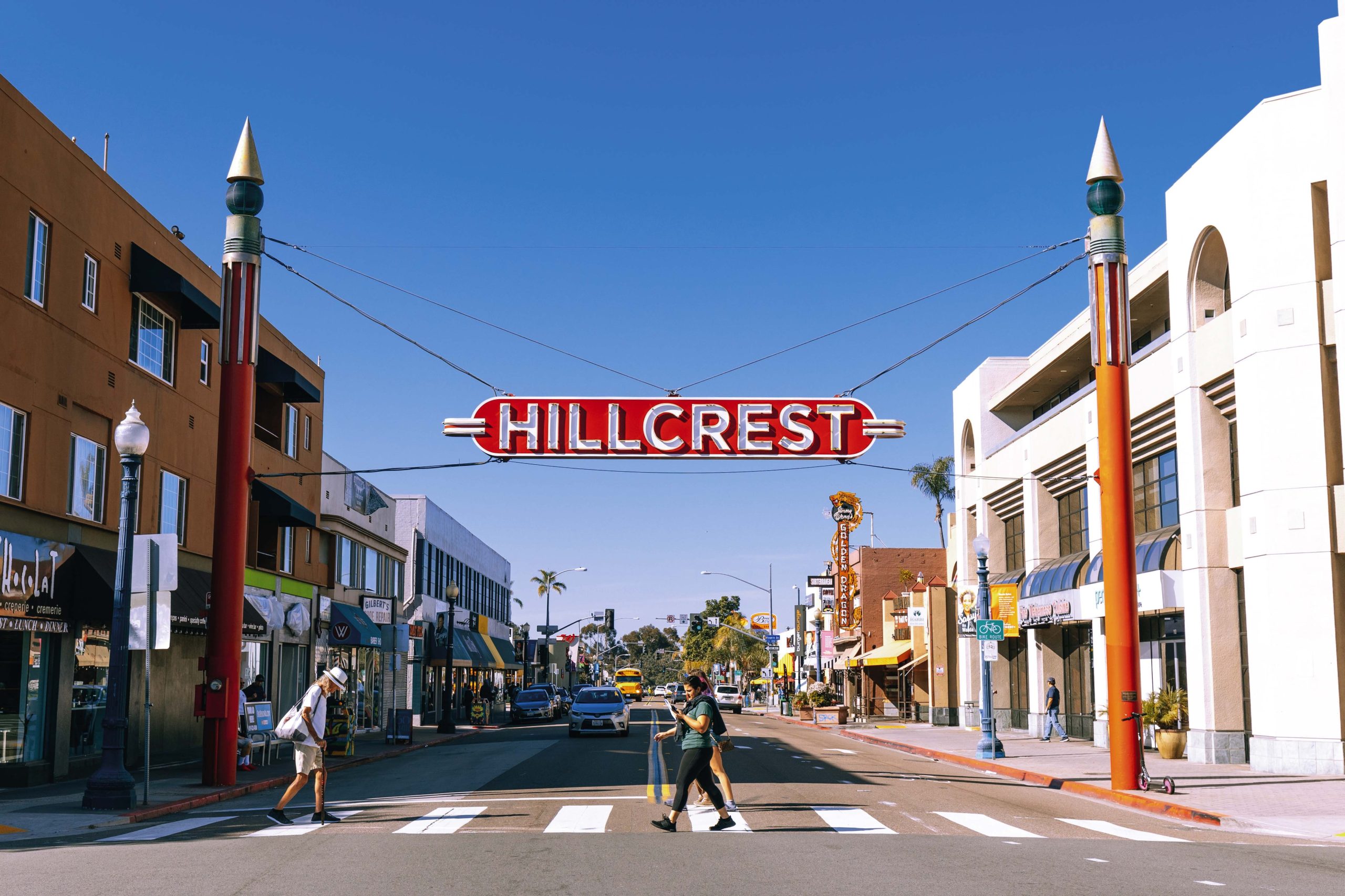 Hillcrest es el barrio imán de la diversidad hecha acción: movida nocturna con divertidos y coloridos looks, tiendas de ropa vintage y feria dominical de agricultores.