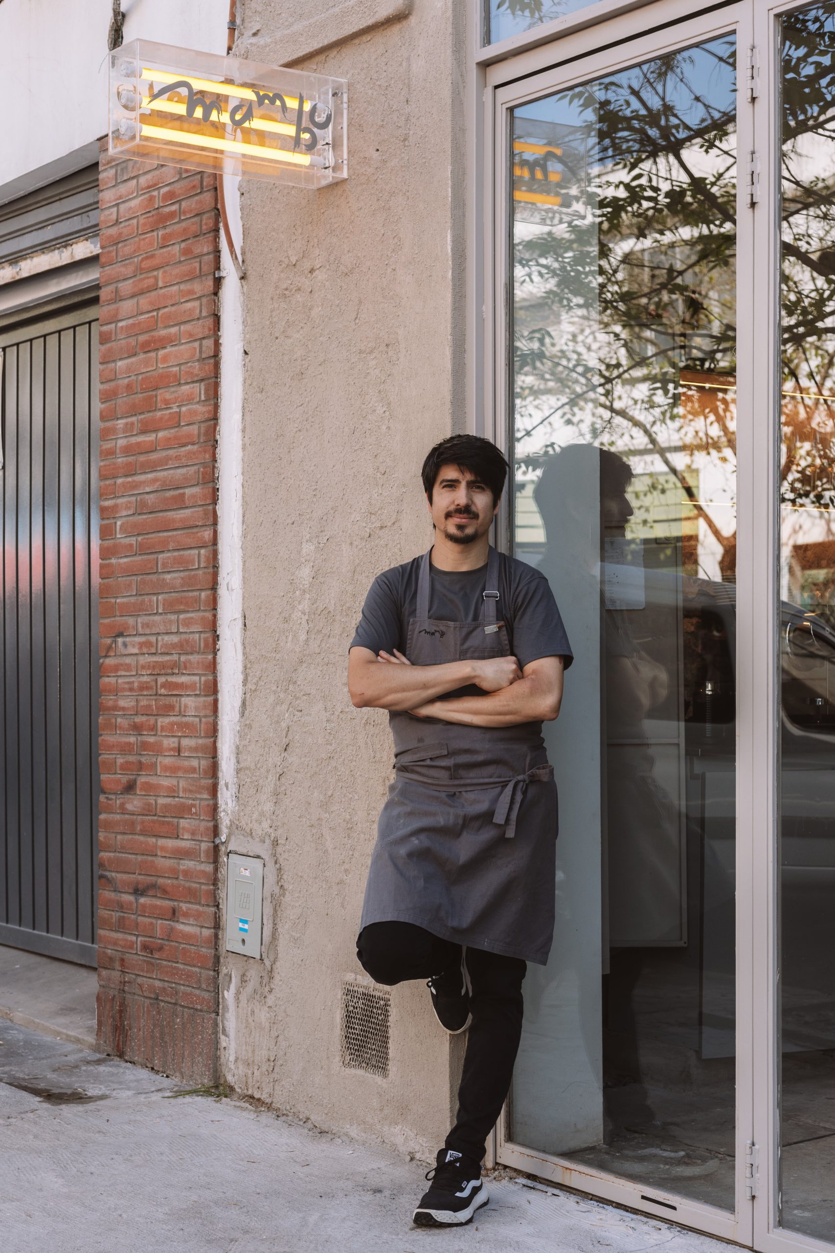 Santiago Pérez es el chef detrás de Mambo, una de las aperturas más nuevas de la ciudad