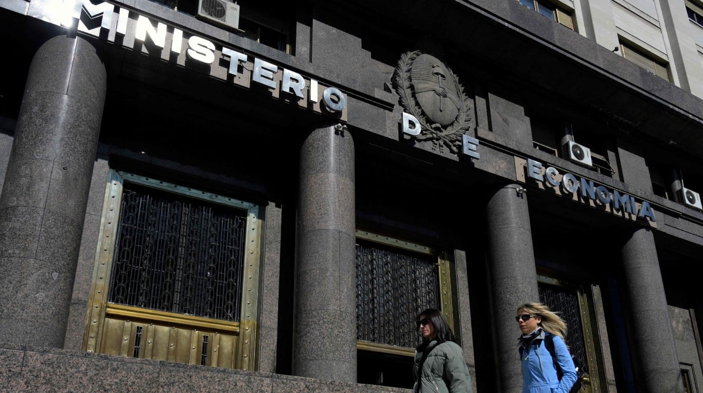 El Ministerio de Economía enfrenta vencimientos por $40 billones en diciembre. (Foto: AFP)