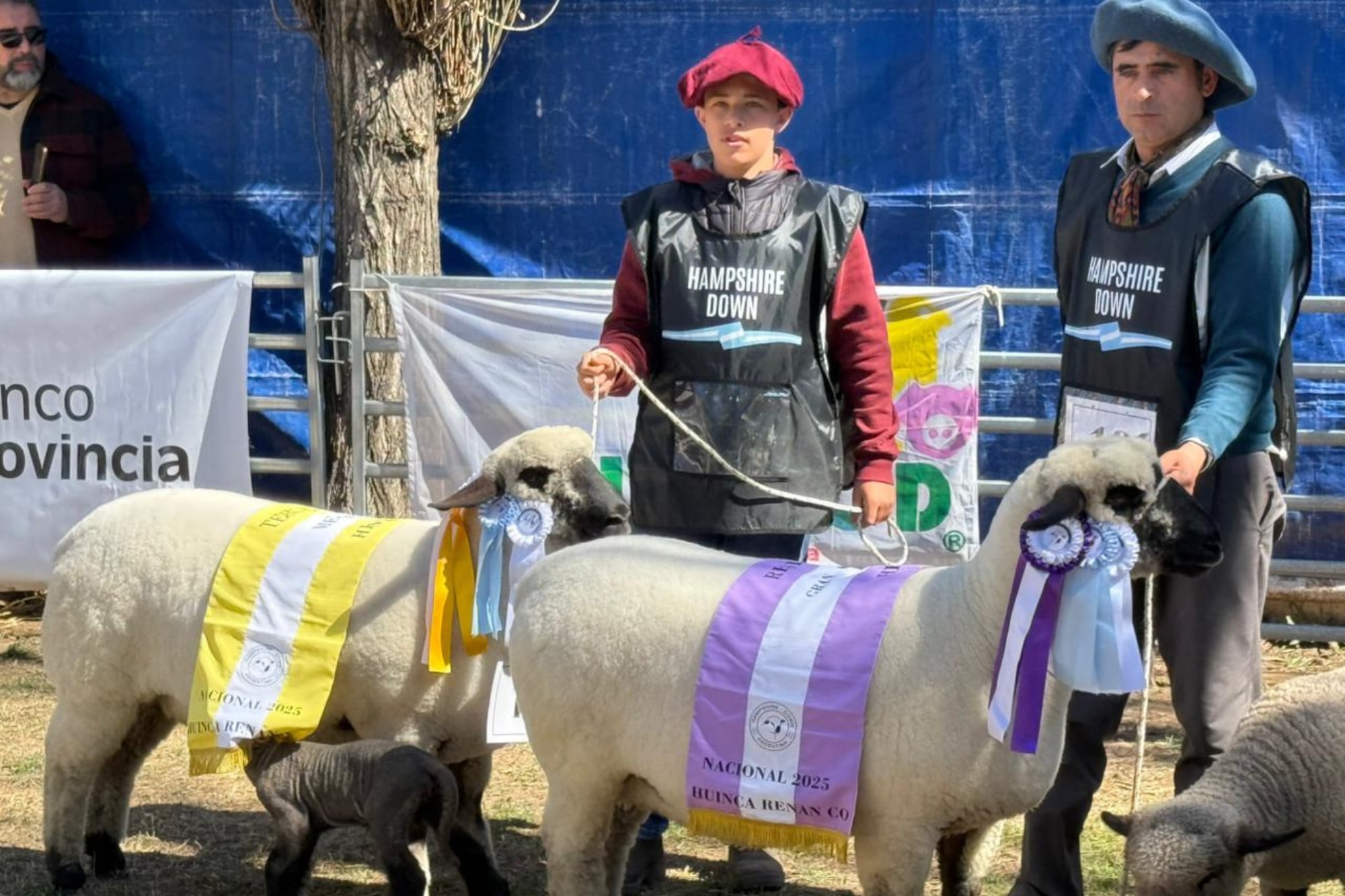 Fermín Eder durante la exposición de Huinca Renanco