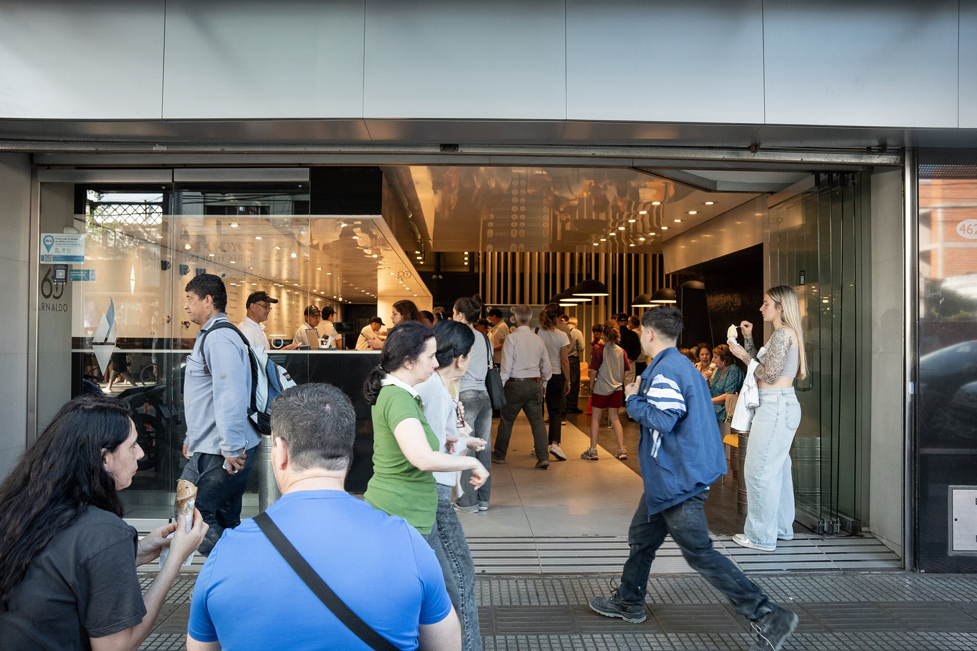 Arnaldo, la histórica heladería de Zona Norte, cumplió 60 años y recibió una placa de parte de la Asociación Fabricantes Artesanales de Helados y Afines.