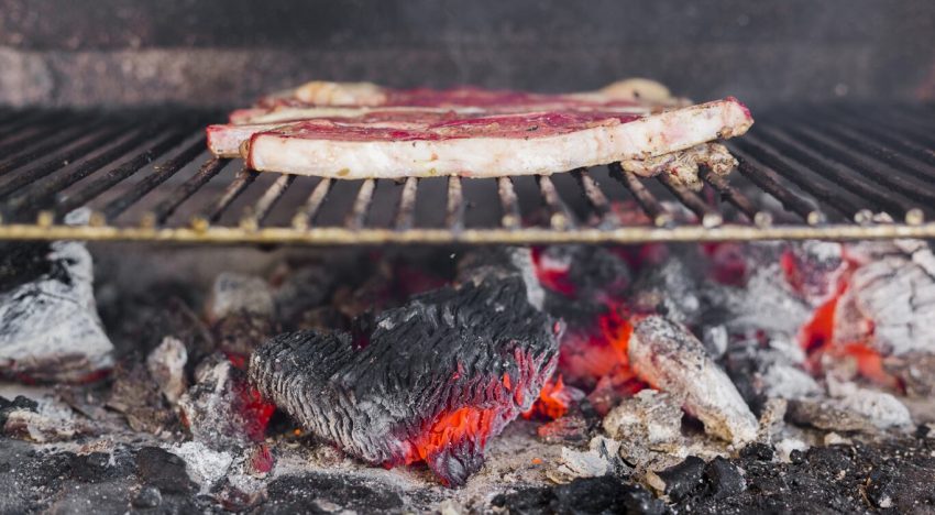 Ni leña ni asador: el truco para que el asado salga más rápido y sabroso