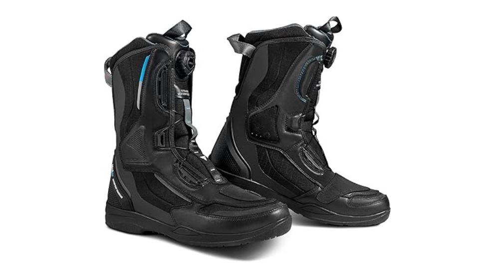 Botas con refuerzo para motoristas de mujer.