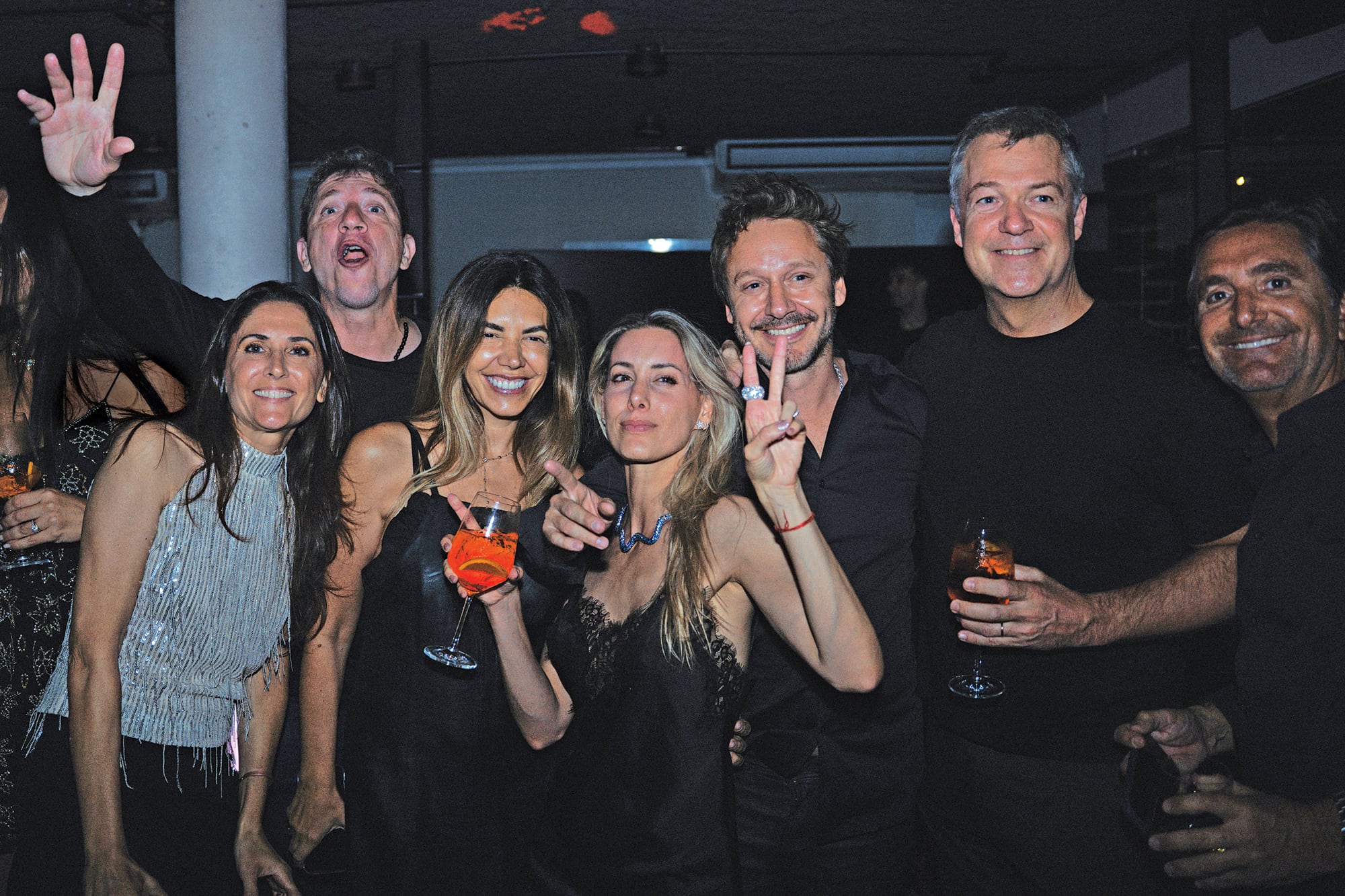 Vicuña y su pareja, Anita Espasandín, rodeados de buenos amigos 