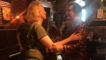 Escondido en un pasaje de Recoleta: el bar que marcó época en los 80, que era frecuentado por Charly García y Borges