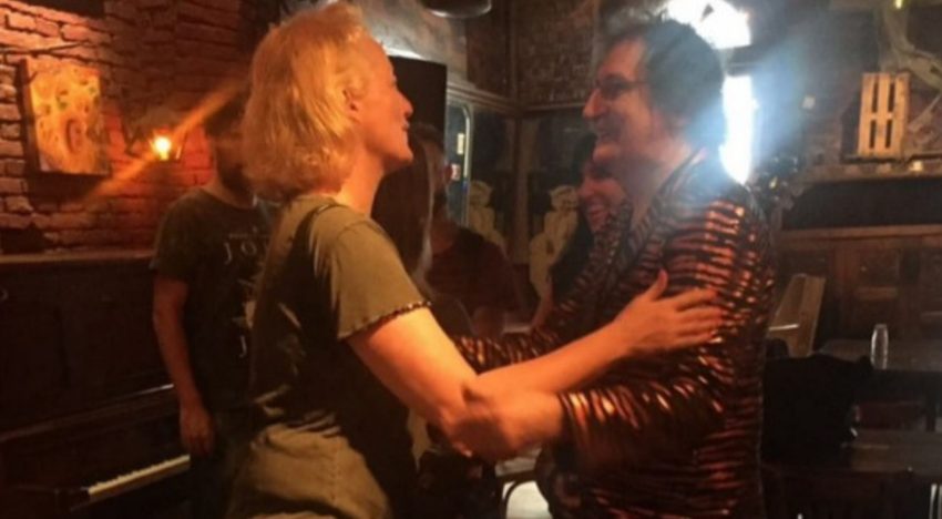 Escondido en un pasaje de Recoleta: el bar que marcó época en los 80, que era frecuentado por Charly García y Borges