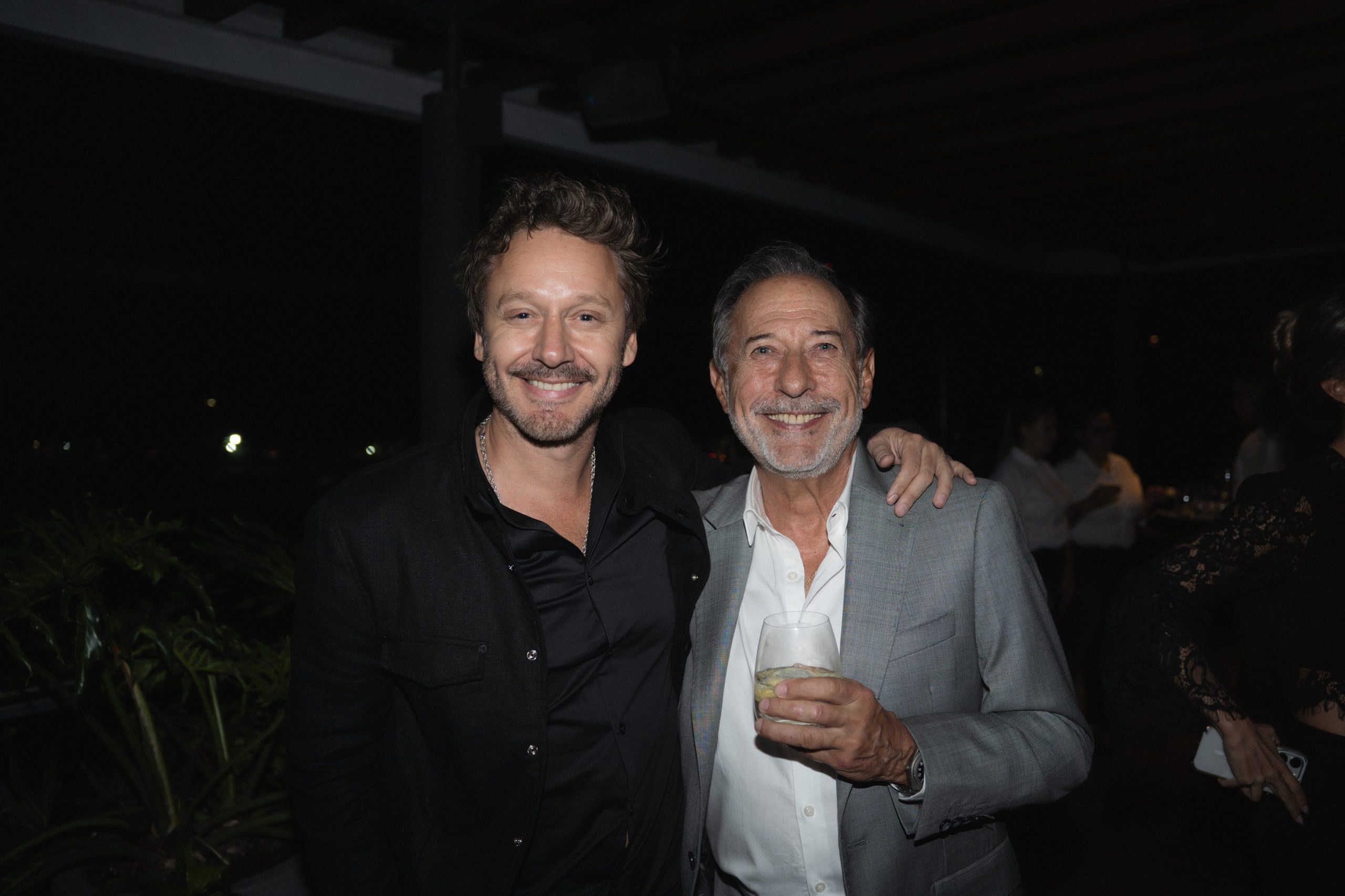 El cumpleañero posa con Francella