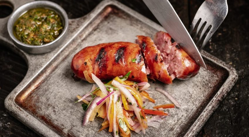 Qué es la francesinha y cómo preparar este sándwich contundente en casa con solo 5 ingredientes