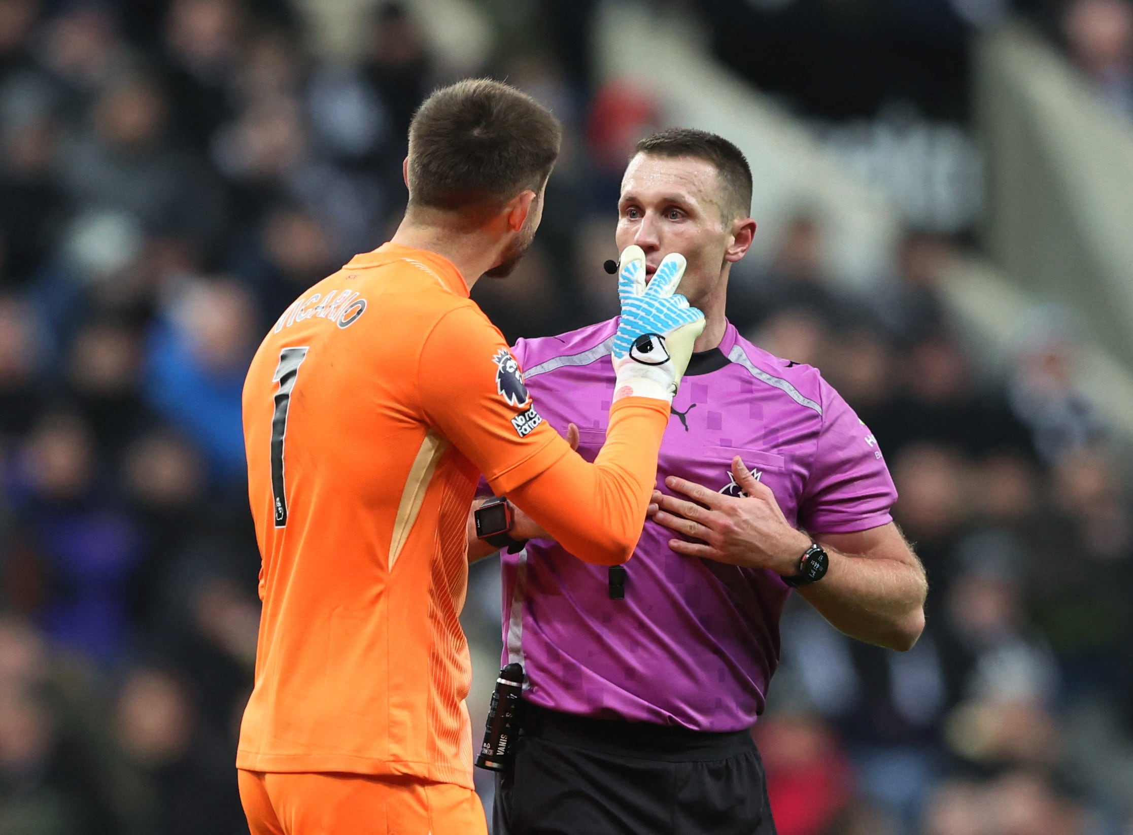 Newcastle vs Tottenham por la fecha 14 de la Premier League del 2025.