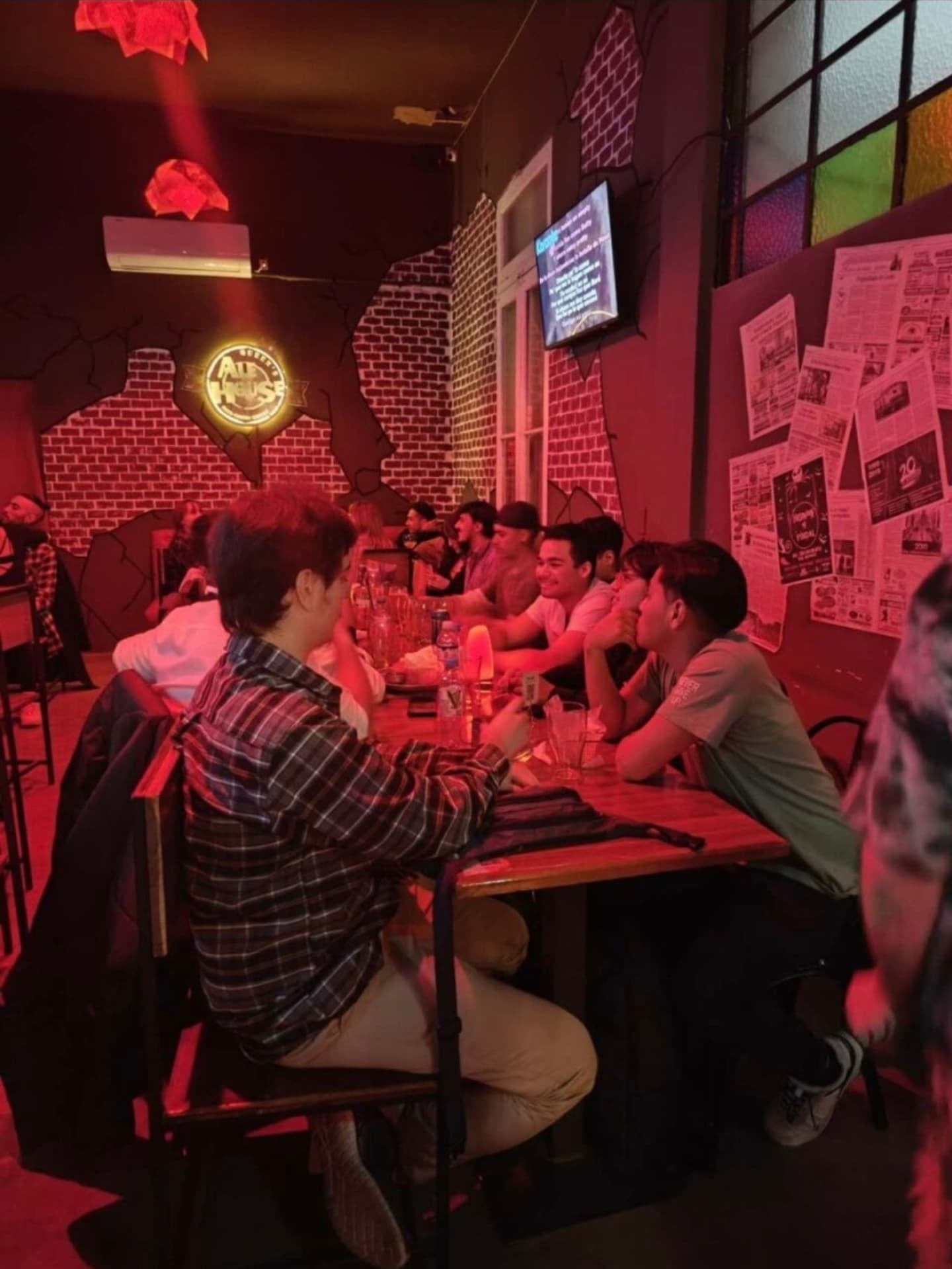 No se cobra entrada al bar para participar del intercambio cultural