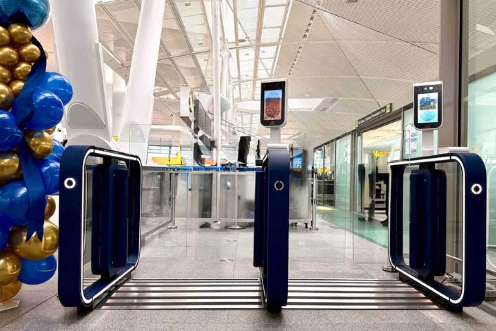 Las puertas electrónicas automatizadas (eGates) están diseñadas para brindar una solución segura que agilice la experiencia del pasajero