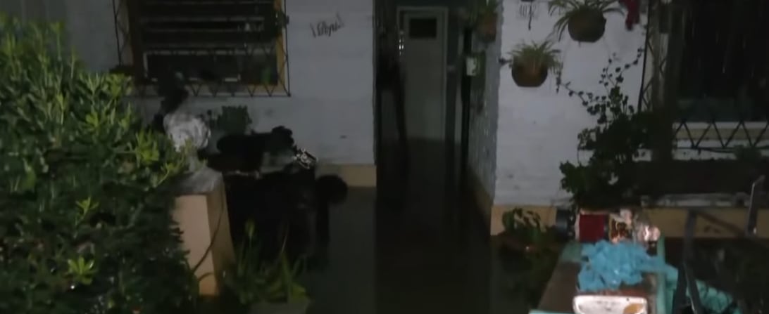 La casa de Villa Ballester que, según relató su dueño en diálogo con LN+, estuvo inundada durante tres horas