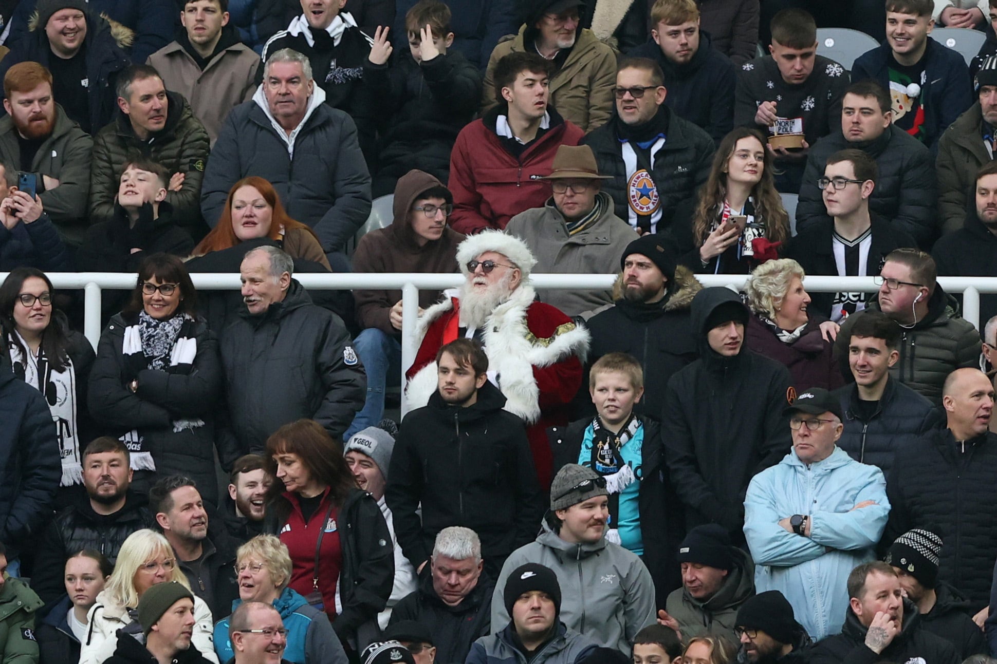 Newcastle vs Chelsea por la fecha 17 de la Premier League del 2025.