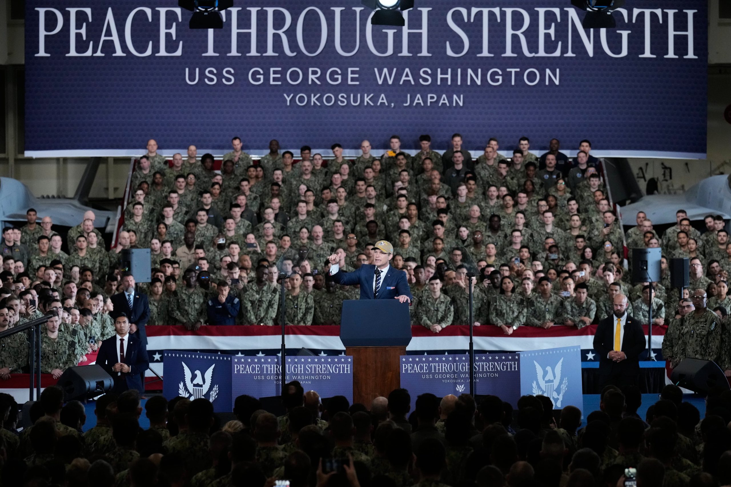 El secretario de Defensa de Estados Unidos, Pete Hegseth, en la base naval de Yokosuka de la Marina de EE.UU., en Yokosuka, al sur de Tokio, el 28 de octubre de 2025