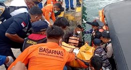 Recuperado un cadáver en la zona en la que desaparecieron cuatro españoles en Indonesia tras un naufragio