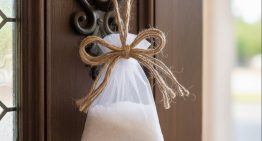 Es tendencia: para qué sirve colgar una bolsa con sal gruesa en la puerta de entrada y por qué lo recomiendan