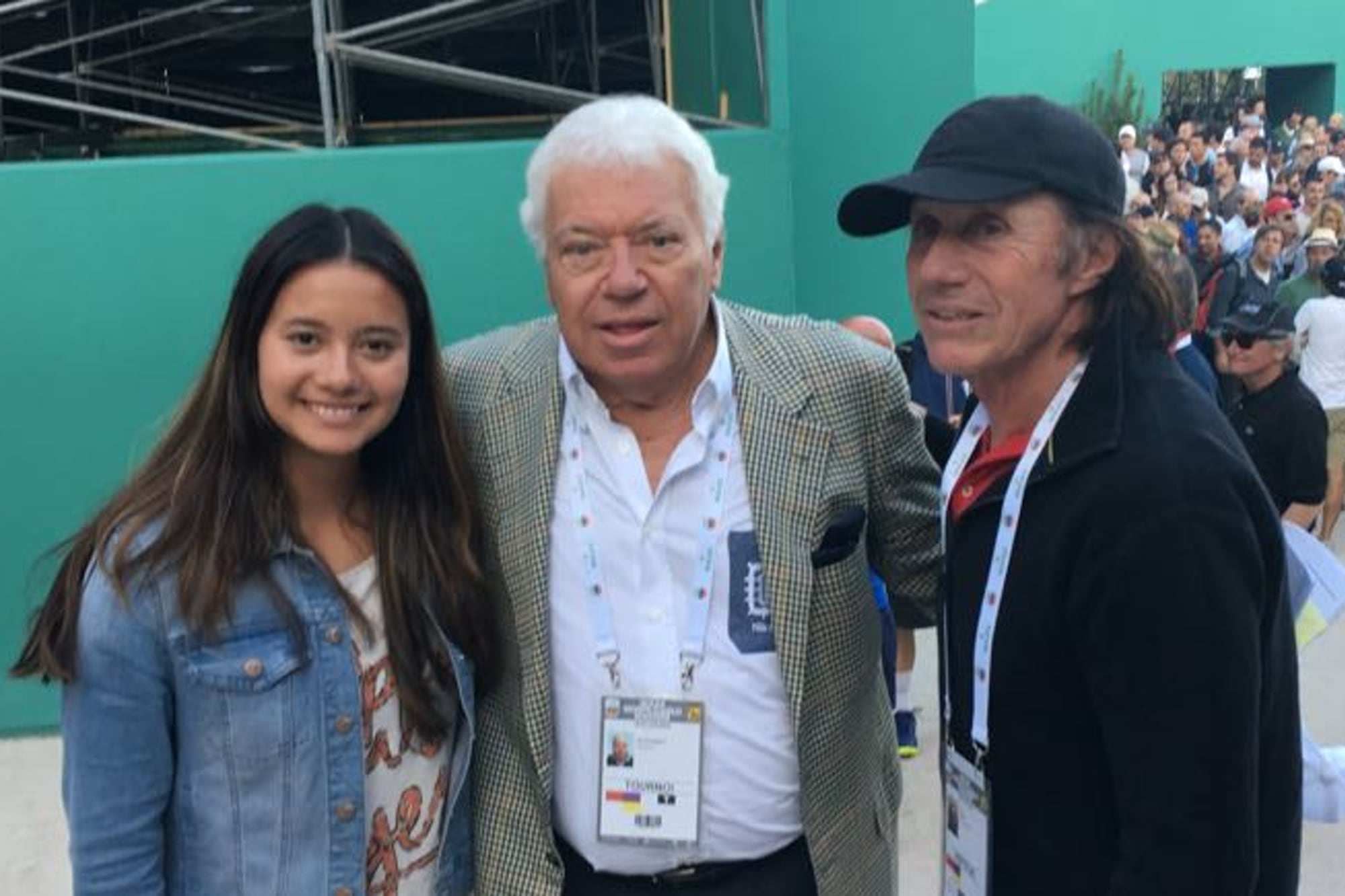 Nicola Pietrangeli, leyenda del tenis de Italia, junto con Guillermo Vilas y su hija Andanin, en 2018 en Montecarlo