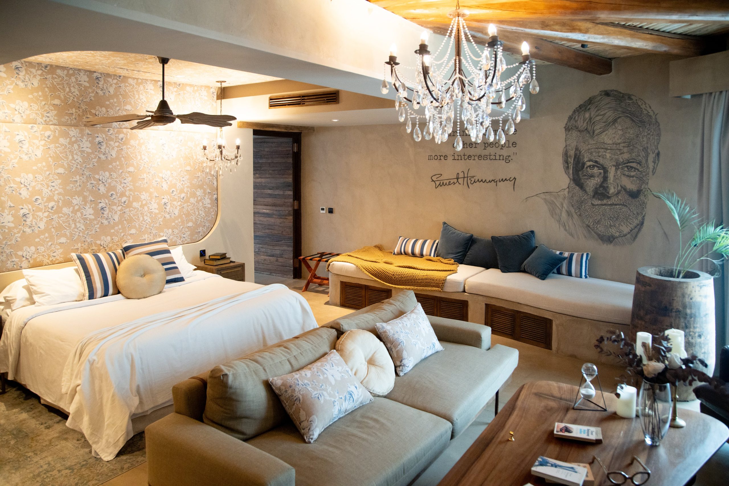 Hemingway es una de las elegantes habitaciones inspiradas en escritores que miden entre 70 m² y 120 m² 