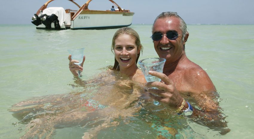 El “jefe” de Colapinto. Flavio Briatore, el poderoso playboy de la Fórmula 1: mujeres impactantes, escándalos y millones